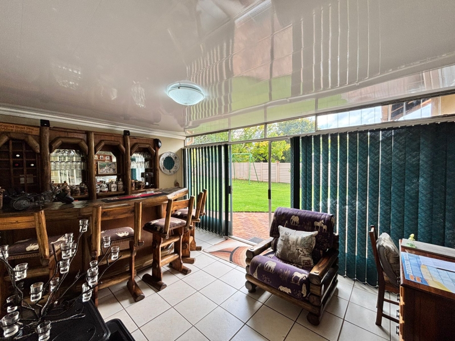 6 Bedroom Property for Sale in Flamwood North West